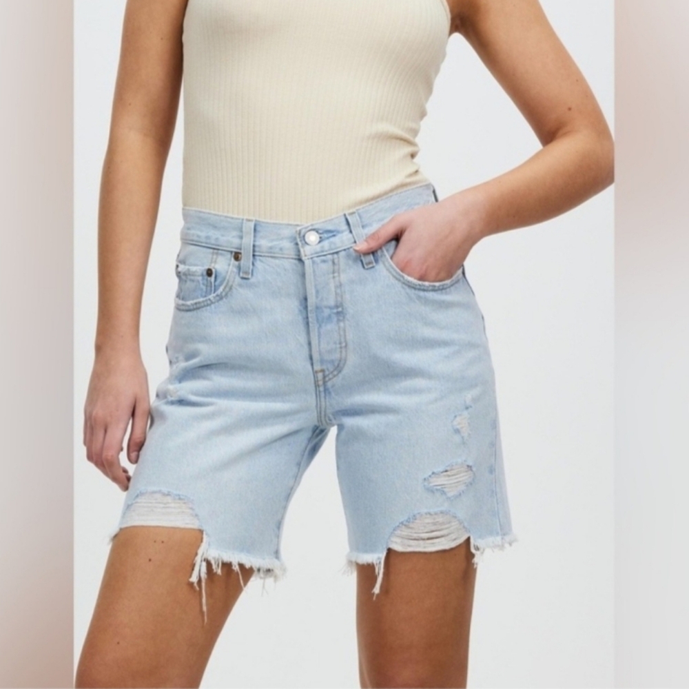 Levi's 501 Original Mid-Thigh Distressed Denim Jean Shorts in Light Indigo 30